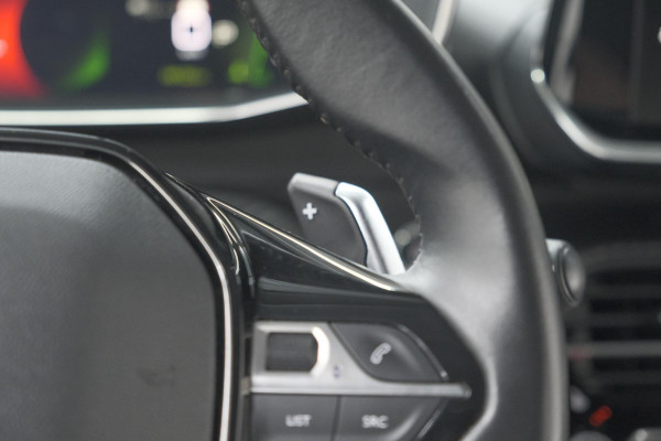Peugeot 2008 PureTech 130 EAT8 Allure Pack | Stoelverwarming | Adaptieve Cruise Control | Camera