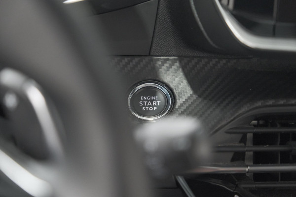 Peugeot 2008 PureTech 130 EAT8 Allure Pack | Stoelverwarming | Adaptieve Cruise Control | Camera