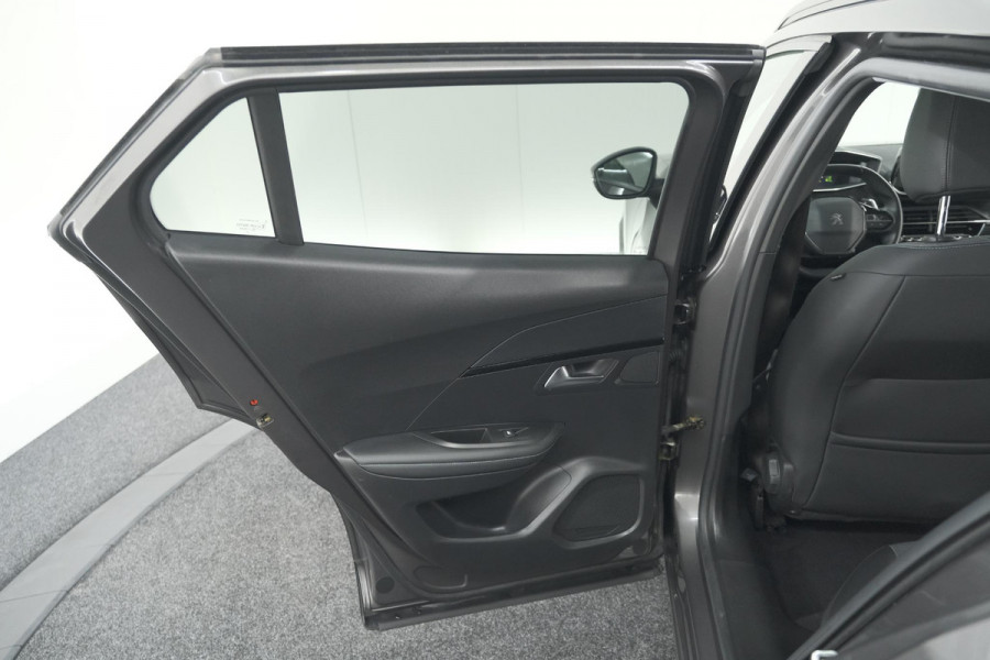 Peugeot 2008 PureTech 130 EAT8 Allure Pack | Stoelverwarming | Adaptieve Cruise Control | Camera