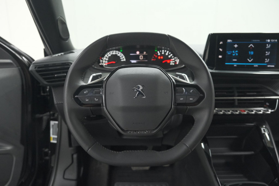 Peugeot 2008 PureTech 130 EAT8 Active Pack | Parkeersensoren | Apple CarPlay | Climate Control | Stoelverwarming