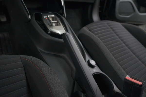 Peugeot 2008 PureTech 130 EAT8 Active Pack | Parkeersensoren | Apple CarPlay | Climate Control | Stoelverwarming