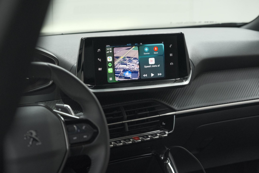 Peugeot 2008 PureTech 130 EAT8 Active Pack | Parkeersensoren | Apple CarPlay | Climate Control | Stoelverwarming