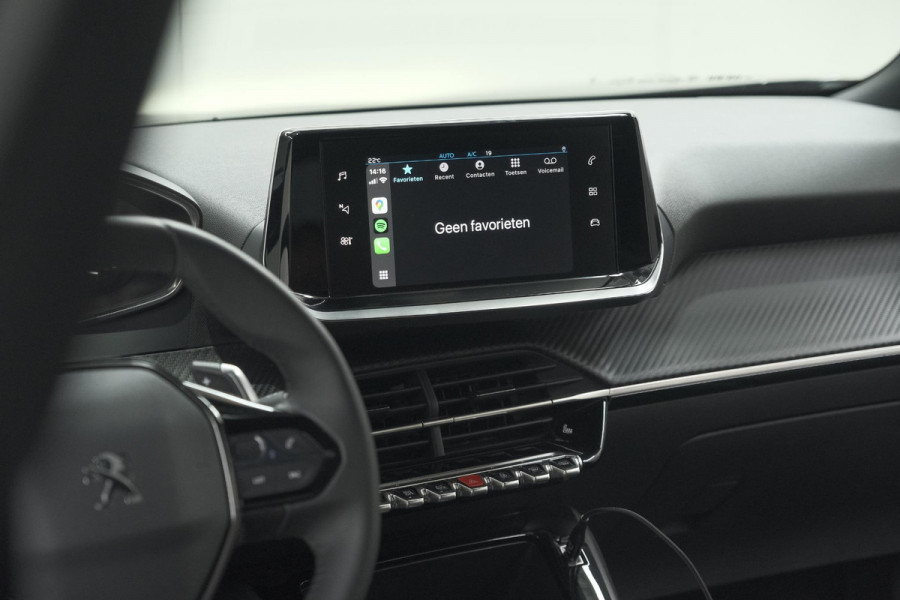 Peugeot 2008 PureTech 130 EAT8 Active Pack | Parkeersensoren | Apple CarPlay | Climate Control | Stoelverwarming