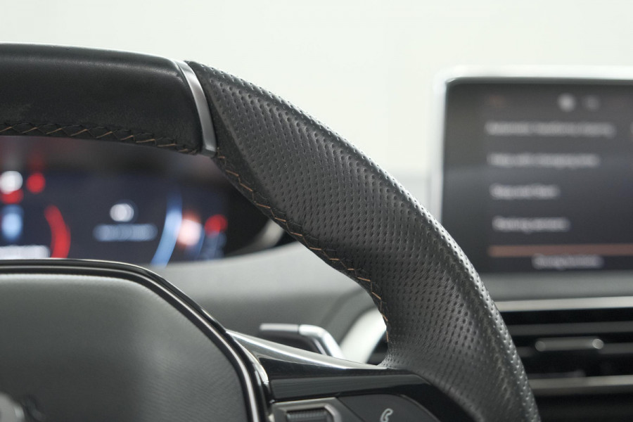 Peugeot 5008 PureTech 130 EAT8 GT-Line | Trekhaak | Panoramadak | Dodehoekdetectie | Elektrische Kofferklep