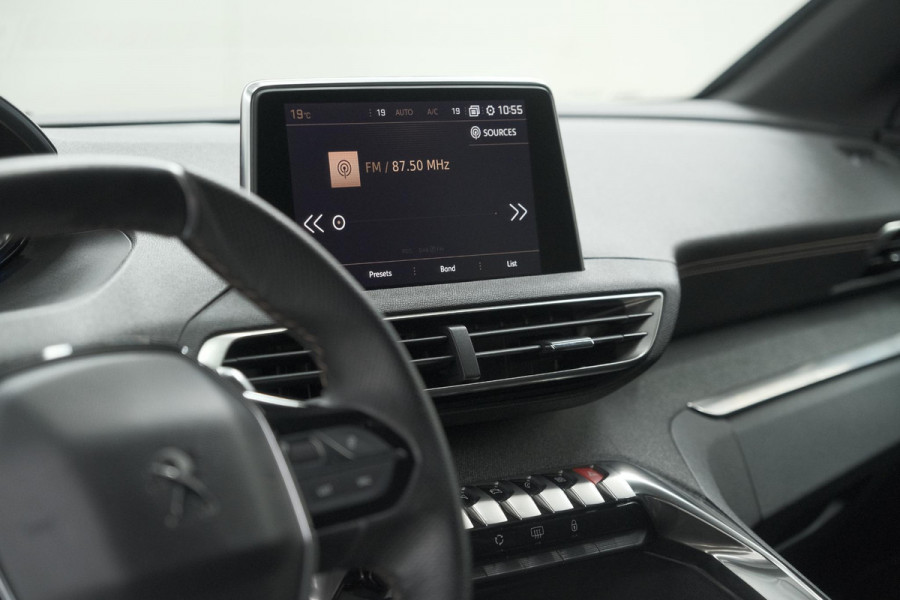 Peugeot 5008 PureTech 130 EAT8 GT-Line | Trekhaak | Panoramadak | Dodehoekdetectie | Elektrische Kofferklep