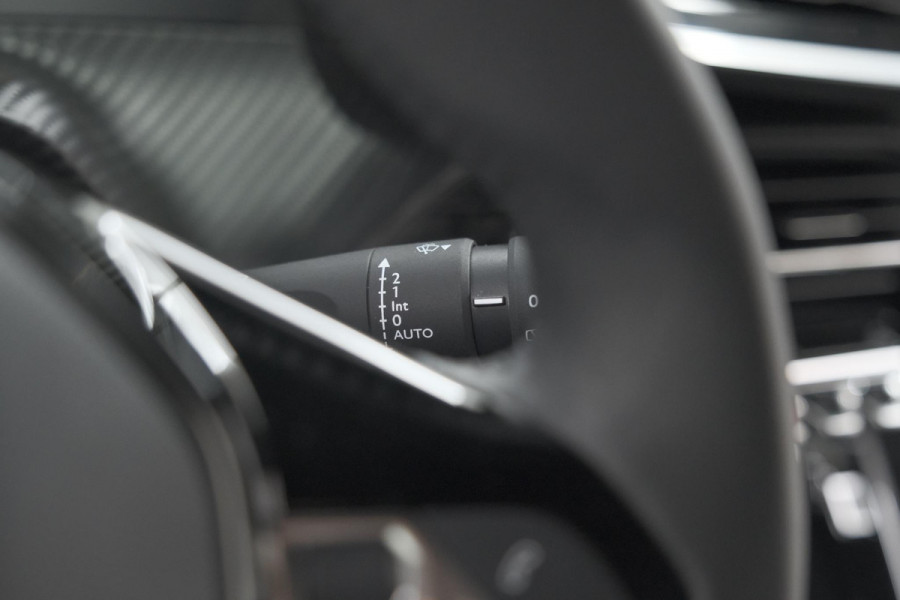 Peugeot e-2008 EV Active 50 kWh | Parkeersensoren | Apple Carplay | Climate Control