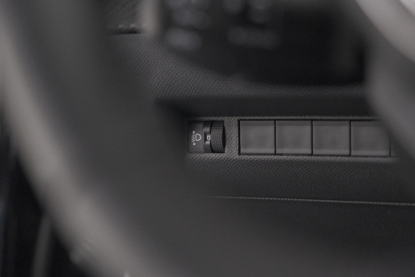 Peugeot e-2008 EV Active 50 kWh | Parkeersensoren | Apple Carplay | Climate Control