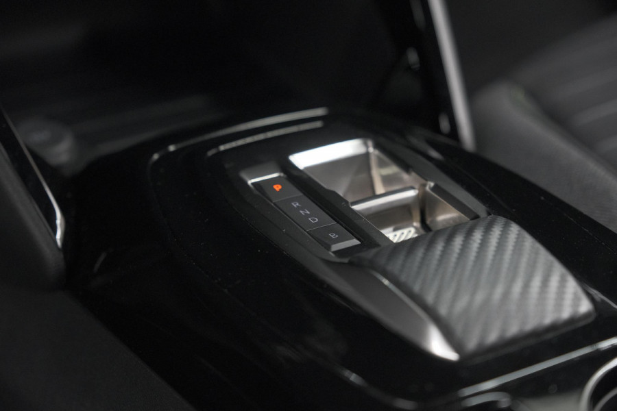 Peugeot e-2008 EV Active 50 kWh | Parkeersensoren | Apple Carplay | Climate Control