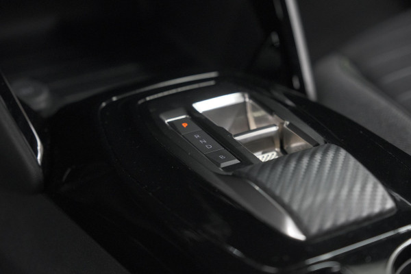 Peugeot e-2008 EV Active 50 kWh | Parkeersensoren | Apple Carplay | Climate Control