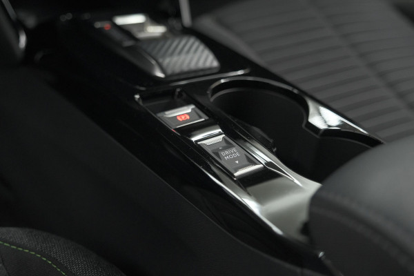 Peugeot e-2008 EV Active 50 kWh | Parkeersensoren | Apple Carplay | Climate Control