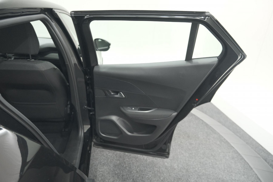 Peugeot e-2008 EV Active 50 kWh | Parkeersensoren | Apple Carplay | Climate Control