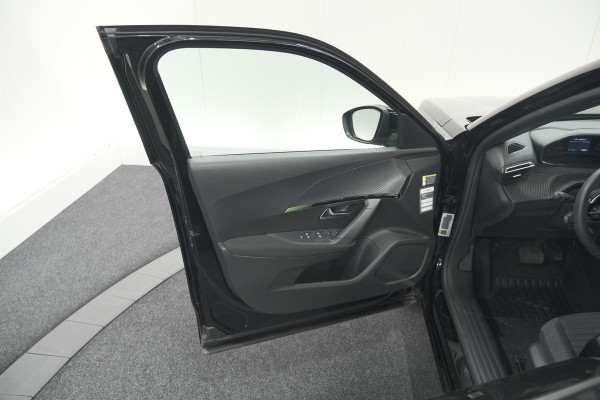 Peugeot e-2008 EV Active 50 kWh | Parkeersensoren | Apple Carplay | Climate Control