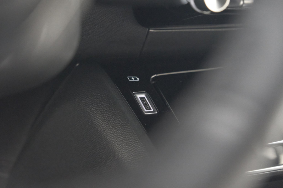 Peugeot 2008 Hybrid 136 e-DCS6 Allure | 360 Camera | Dodehoekdetectie | Navigatie | Adaptieve Cruise Control