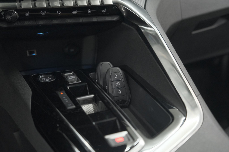 Peugeot 5008 PureTech 130 EAT8 Active Pack Business | 7 Zitplaatsen | Camera | Navigatie | Apple Carplay | Parkeersensoren