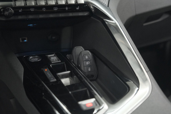Peugeot 5008 PureTech 130 EAT8 Active Pack Business | 7 Zitplaatsen | Camera | Navigatie | Apple Carplay | Parkeersensoren