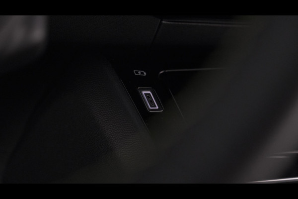 Peugeot 2008 PureTech 130 EAT8 GT | Trekhaak | 360 Camera | Adaptieve Cruise Control | Apple Carplay