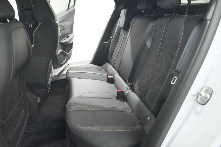 Peugeot 2008 PureTech 130 EAT8 GT | Camera | Apple Carplay | Parkeersensoren