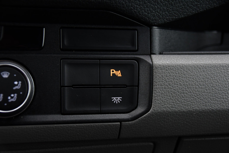 MAN TGE 30 2.0 L3H2 Black Edition Camera, Cruise, Carplay, LED, Automaat, 177pk, Trekhaak, Geveerde stoel, Sensoren, Uniek!