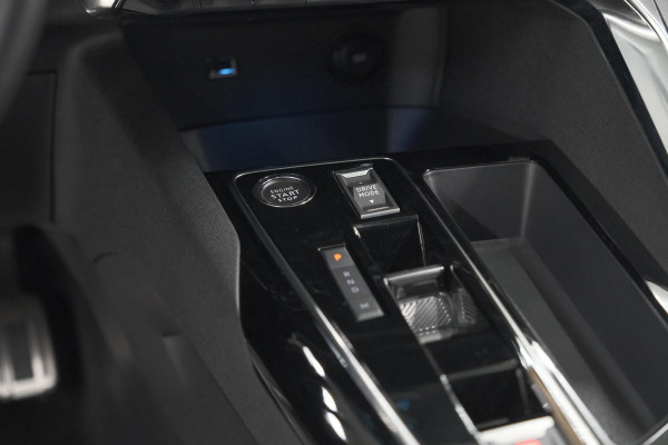 Peugeot 3008 1.2 Hybrid 136 GT | 360 Camera | Adaptieve Cruise Control | Elektrische Kofferklep | Stoelverwarming | Trekhaak