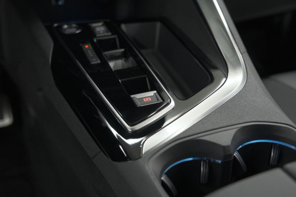 Peugeot 3008 1.2 Hybrid 136 GT | 360 Camera | Adaptieve Cruise Control | Elektrische Kofferklep | Stoelverwarming | Trekhaak