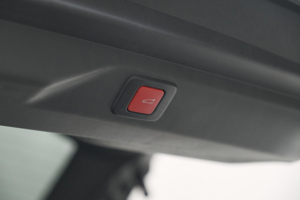 Peugeot 3008 1.2 Hybrid 136 GT | Panoramdak | 360 Camera | Stoelverwarming | Elektrische Kofferklep | Allseason Banden