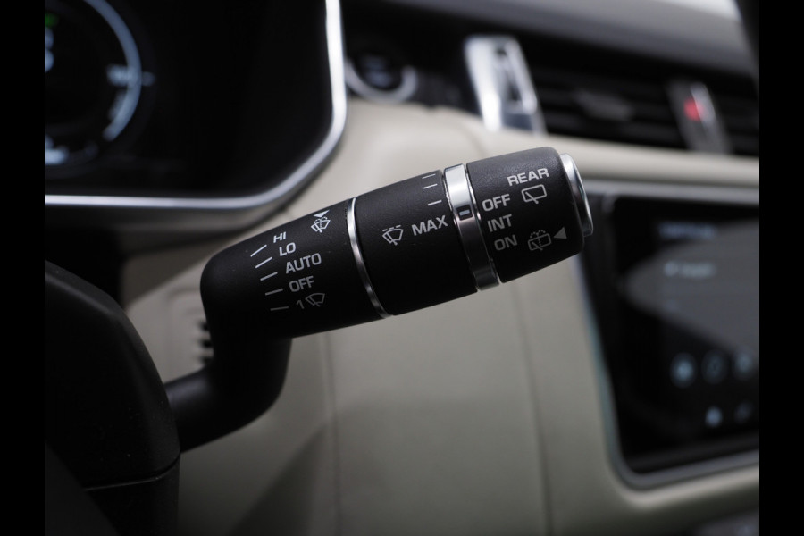 Land Rover Range Rover Sport 2.0 P400e HSE Dynamic SVO Satin | Panoramadak | Meridian | Luchtvering | Camera | Keyless | Adaptive Cruise | Carplay