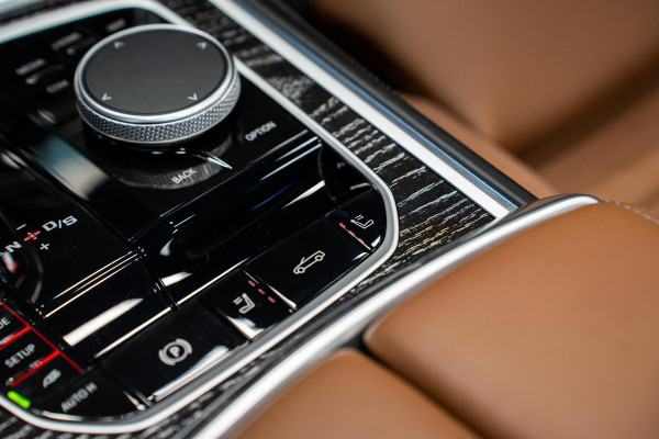 BMW 8 Serie M8 Competition *M-Driver's Package / Harman Kardon / Soft-Close / HUD / Surround-View / M Sportuitlaat*