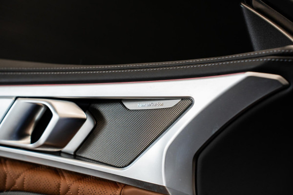 BMW 8 Serie M8 Competition *M-Driver's Package / Harman Kardon / Soft-Close / HUD / Surround-View / M Sportuitlaat*