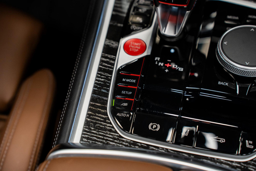 BMW 8 Serie M8 Competition *M-Driver's Package / Harman Kardon / Soft-Close / HUD / Surround-View / M Sportuitlaat*