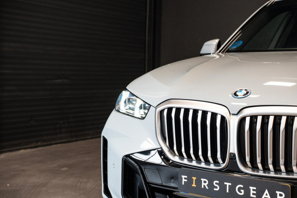 BMW X5 xDrive50e *M-Sport Pro / Harman Kardon / Panorama (Sky Lounge) / Keyless Entry / Surround View*