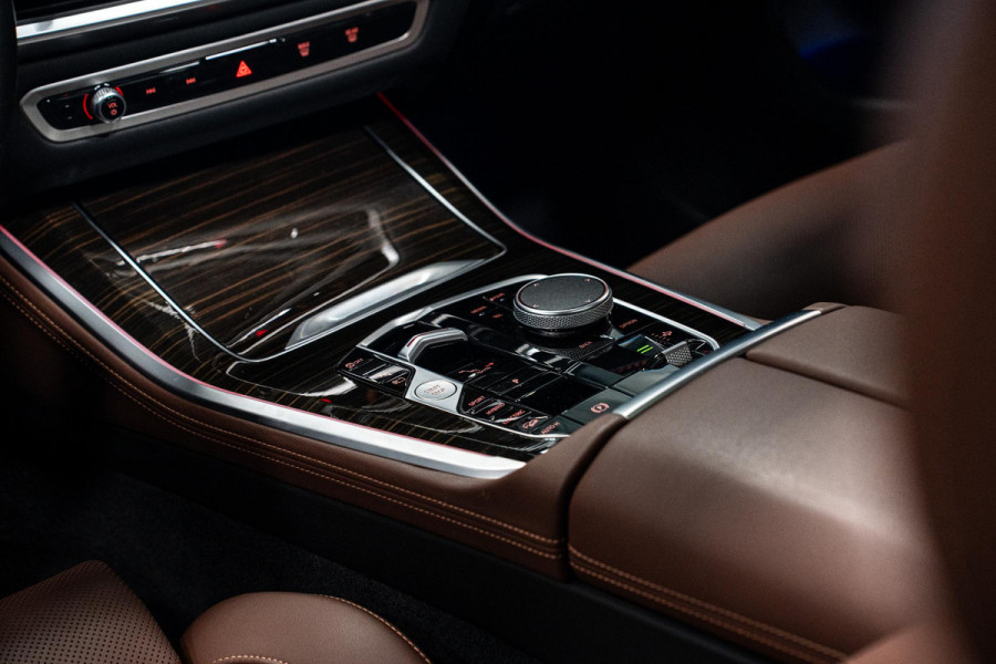 BMW X5 xDrive50e *M-Sport Pro / Harman Kardon / Panorama (Sky Lounge) / Keyless Entry / Surround View*