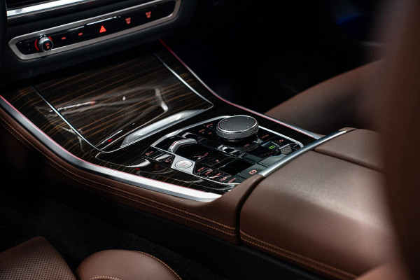 BMW X5 xDrive50e *M-Sport Pro / Harman Kardon / Panorama (Sky Lounge) / Keyless Entry / Surround View*