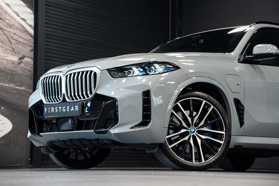 BMW X5 xDrive50e *M-Sport Pro / Harman Kardon / Panorama (Sky Lounge) / Keyless Entry / Surround View*
