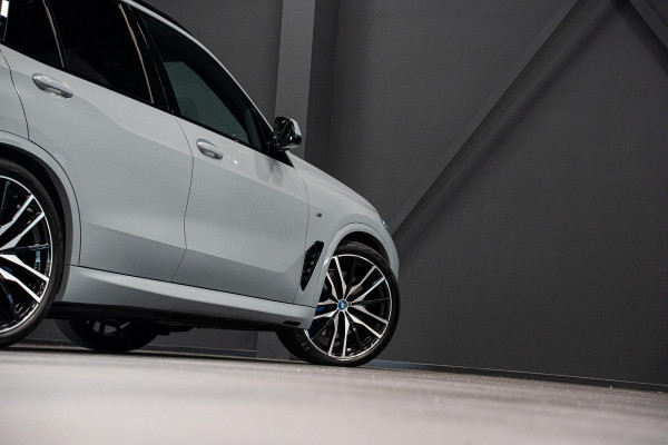 BMW X5 xDrive50e *M-Sport Pro / Harman Kardon / Panorama (Sky Lounge) / Keyless Entry / Surround View*