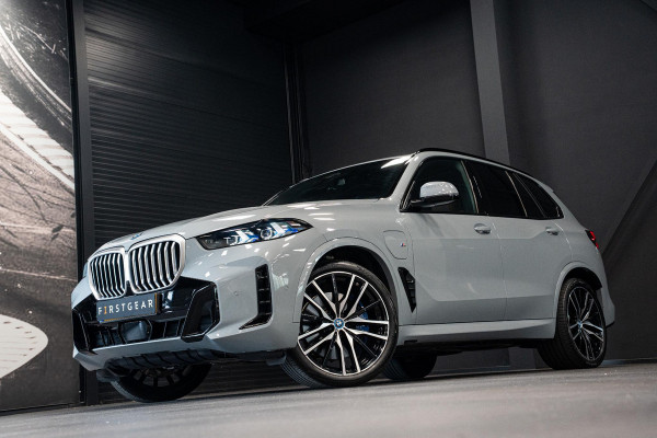 BMW X5 xDrive50e *M-Sport Pro / Harman Kardon / Panorama (Sky Lounge) / Keyless Entry / Surround View*