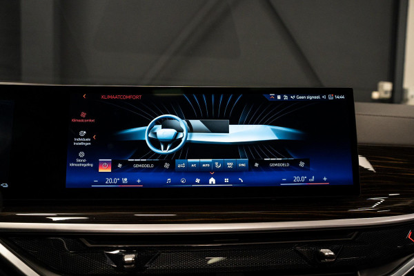 BMW X5 xDrive50e *M-Sport Pro / Harman Kardon / Panorama (Sky Lounge) / Keyless Entry / Surround View*