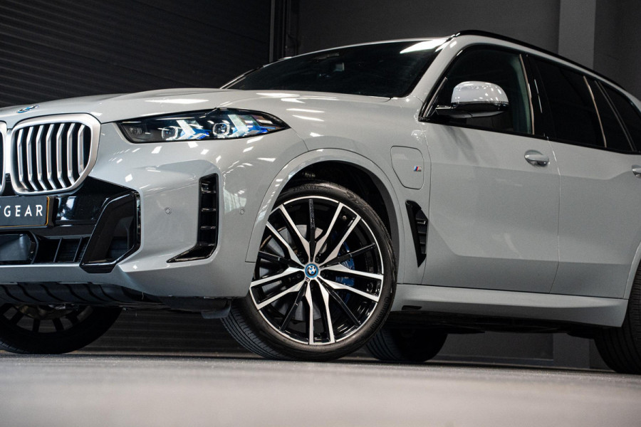 BMW X5 xDrive50e *M-Sport Pro / Harman Kardon / Panorama (Sky Lounge) / Keyless Entry / Surround View*