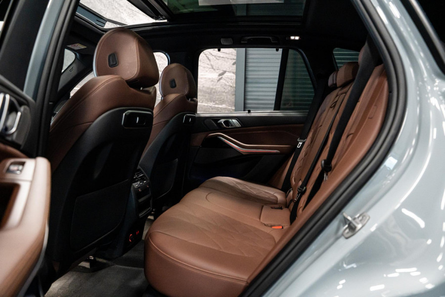 BMW X5 xDrive50e *M-Sport Pro / Harman Kardon / Panorama (Sky Lounge) / Keyless Entry / Surround View*