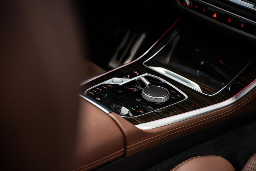 BMW X5 xDrive50e *M-Sport Pro / Harman Kardon / Panorama (Sky Lounge) / Keyless Entry / Surround View*