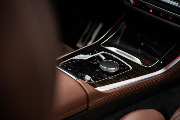 BMW X5 xDrive50e *M-Sport Pro / Harman Kardon / Panorama (Sky Lounge) / Keyless Entry / Surround View*