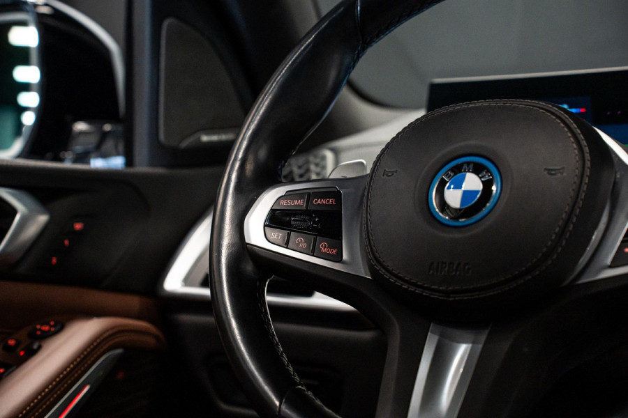 BMW X5 xDrive50e *M-Sport Pro / Harman Kardon / Panorama (Sky Lounge) / Keyless Entry / Surround View*