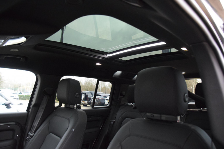 Land Rover Defender 110 P300e 110 S | Panorama | Urban 22''