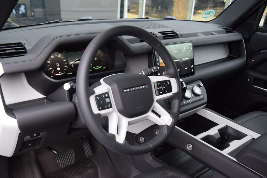 Land Rover Defender 110 P300e 110 S | Panorama | Urban 22''