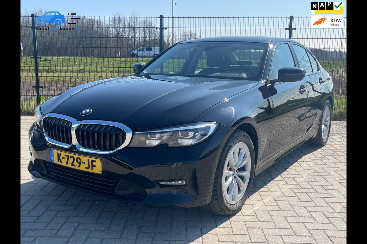 BMW 3 Serie 318i Executive Edition NAVI | CarPlay | LED