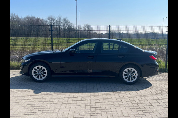 BMW 3 Serie 318i Executive Edition NAVI | CarPlay | LED