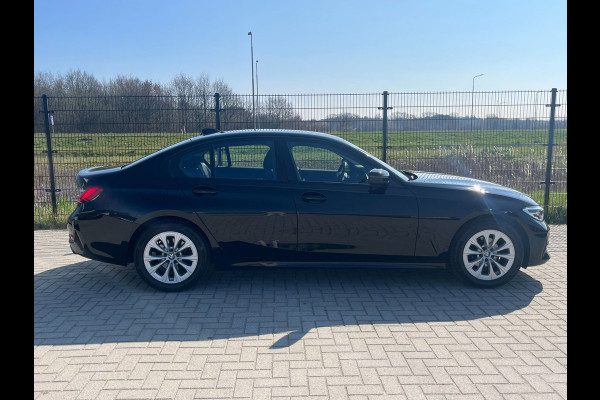 BMW 3 Serie 318i Executive Edition NAVI | CarPlay | LED