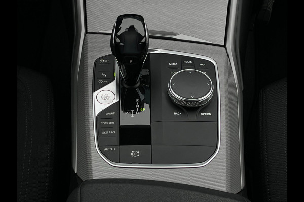 BMW 3 Serie 318i Executive Edition NAVI | CarPlay | LED