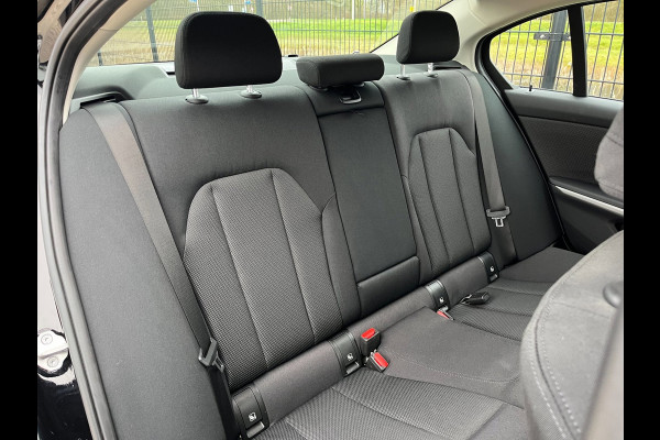 BMW 3 Serie 318i Executive Edition NAVI | CarPlay | LED