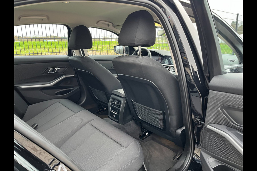 BMW 3 Serie 318i Executive Edition NAVI | CarPlay | LED