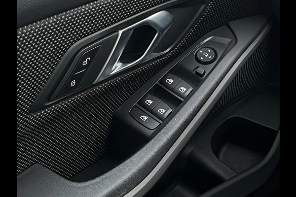 BMW 3 Serie 318i Executive Edition NAVI | CarPlay | LED